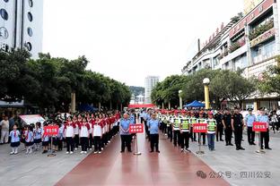 九人国足1-2中国香港❗中国香港球迷：肯定假消息❗戴伟浚在吗❓